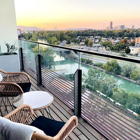 Sunrise Above Sky With Rooftop Pool Вена Экстерьер фото