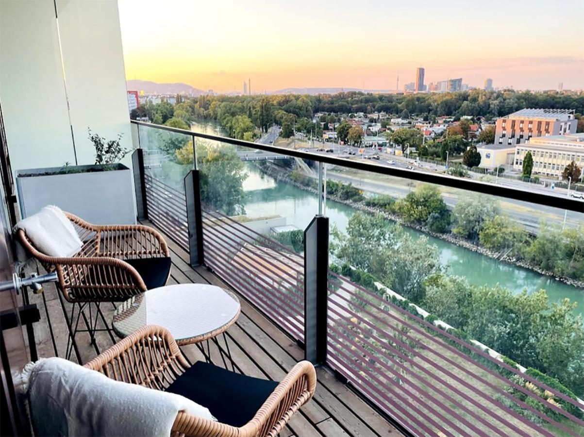 Sunrise Above Sky With Rooftop Pool Вена Экстерьер фото