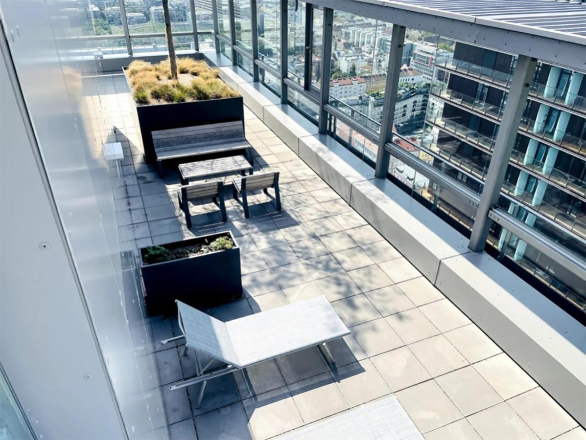 Sunrise Above Sky With Rooftop Pool Вена Экстерьер фото